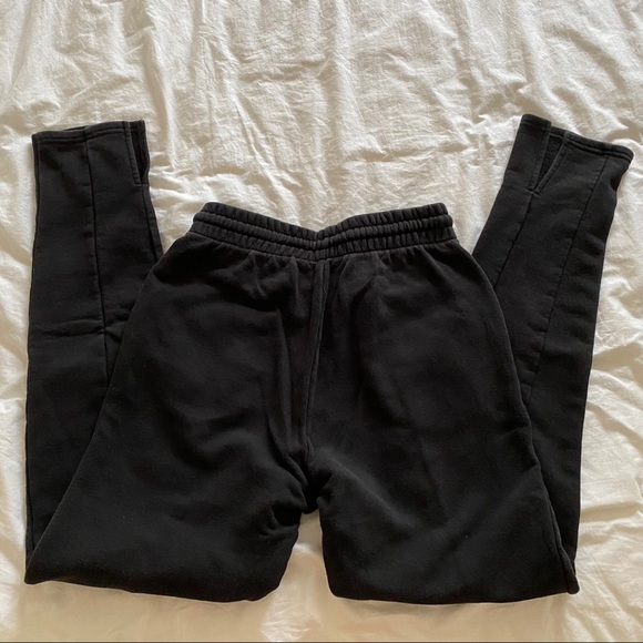 Aritzia TNA High waisted black sweat pants - Picture 3 of 4